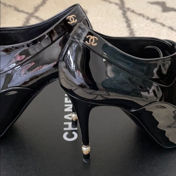 CHANEL patent leather bootie - Picture 5 of 6